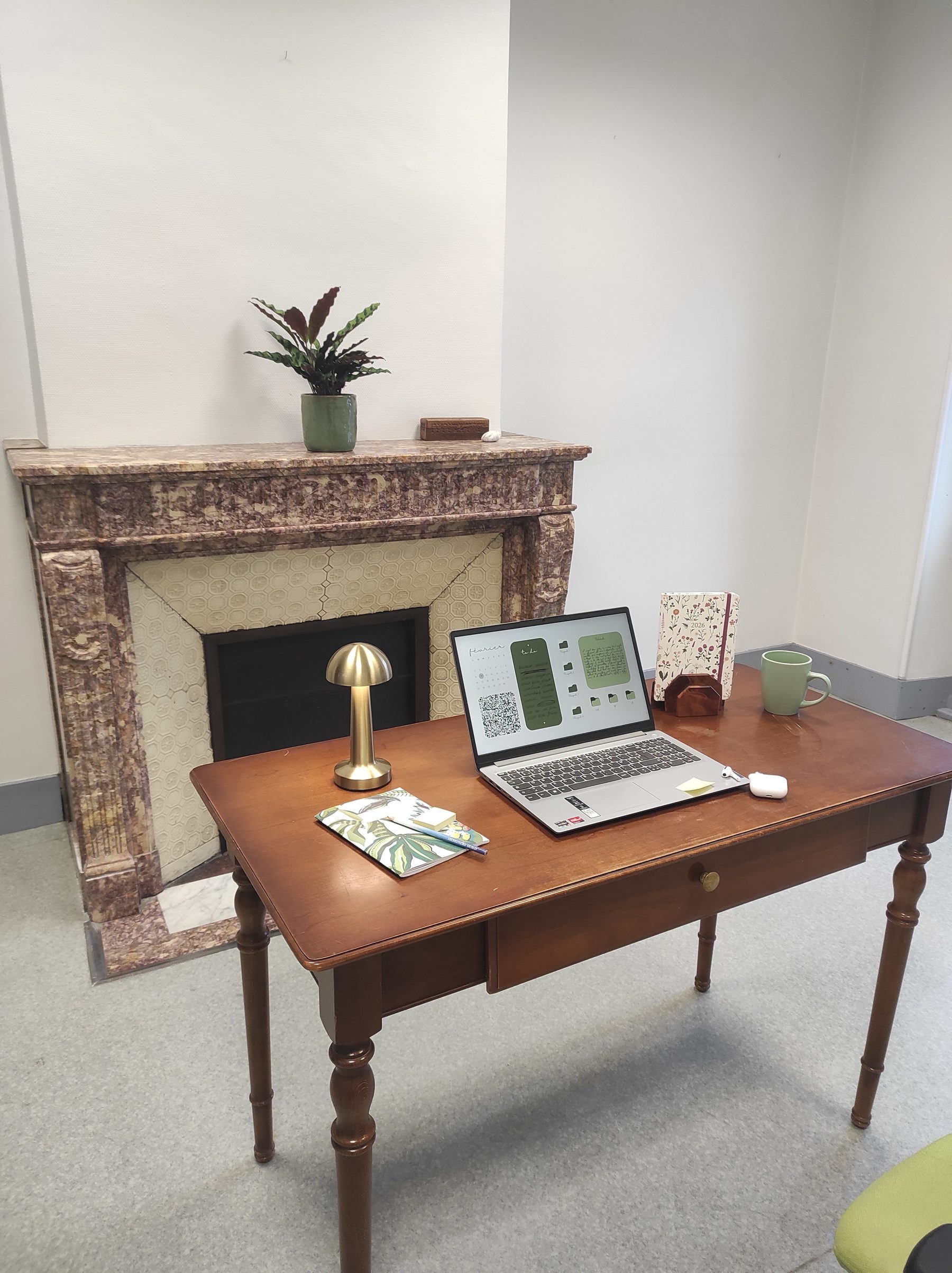 Bureau nomade Aristote avec cheminée ancienne — Génie Montauban
